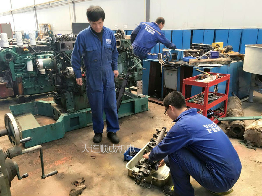 工業(yè)機(jī)廠內(nèi)維修