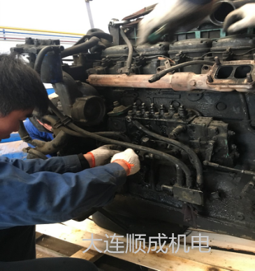 場(chǎng)內(nèi)工業(yè)發(fā)動(dòng)機(jī)分解中